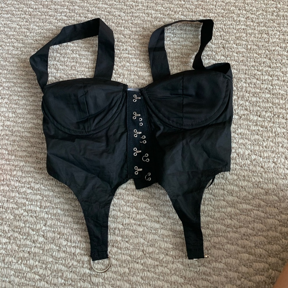 pretty little thing crop top